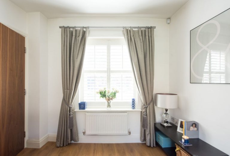 How to Use Curtains and Blinds Effectively