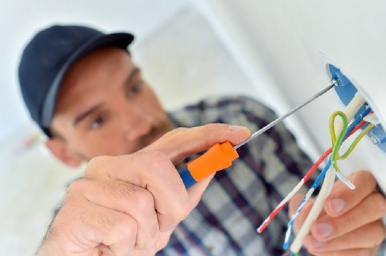 Few Tips to Hire the Best Electrician for Home