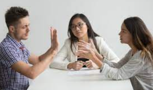 What Are the Benefits of Hiring a Superior Divorce Lawyer?
