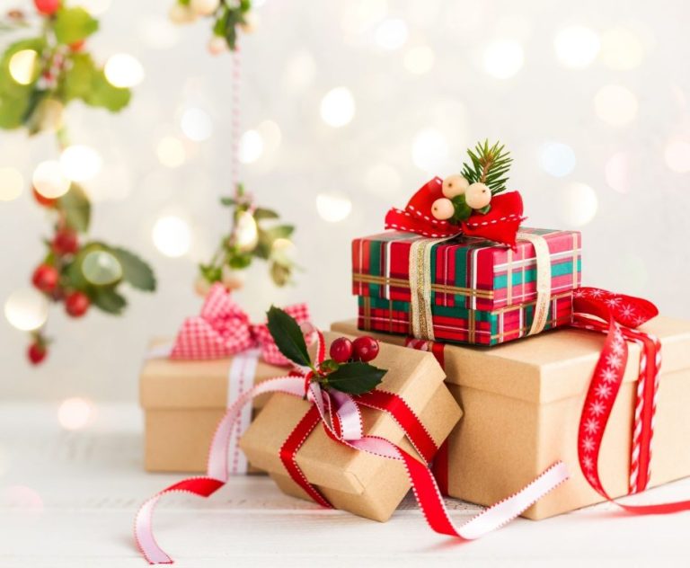 How Much Should You Spend on a Wedding Gift?