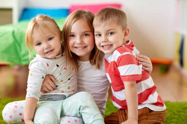 4 Tips for Keeping Siblings Happy at the Same Time