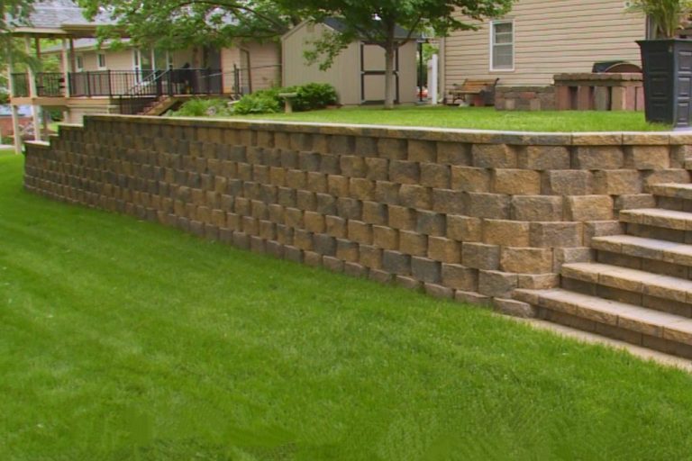 ADVANTAGES OF INSTALLING THE RETAINING WALLS IN YOUR GARDEN