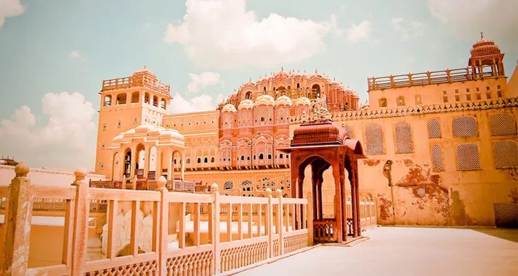 Why We Should Book Jaipur Sightseeing Tour Packages